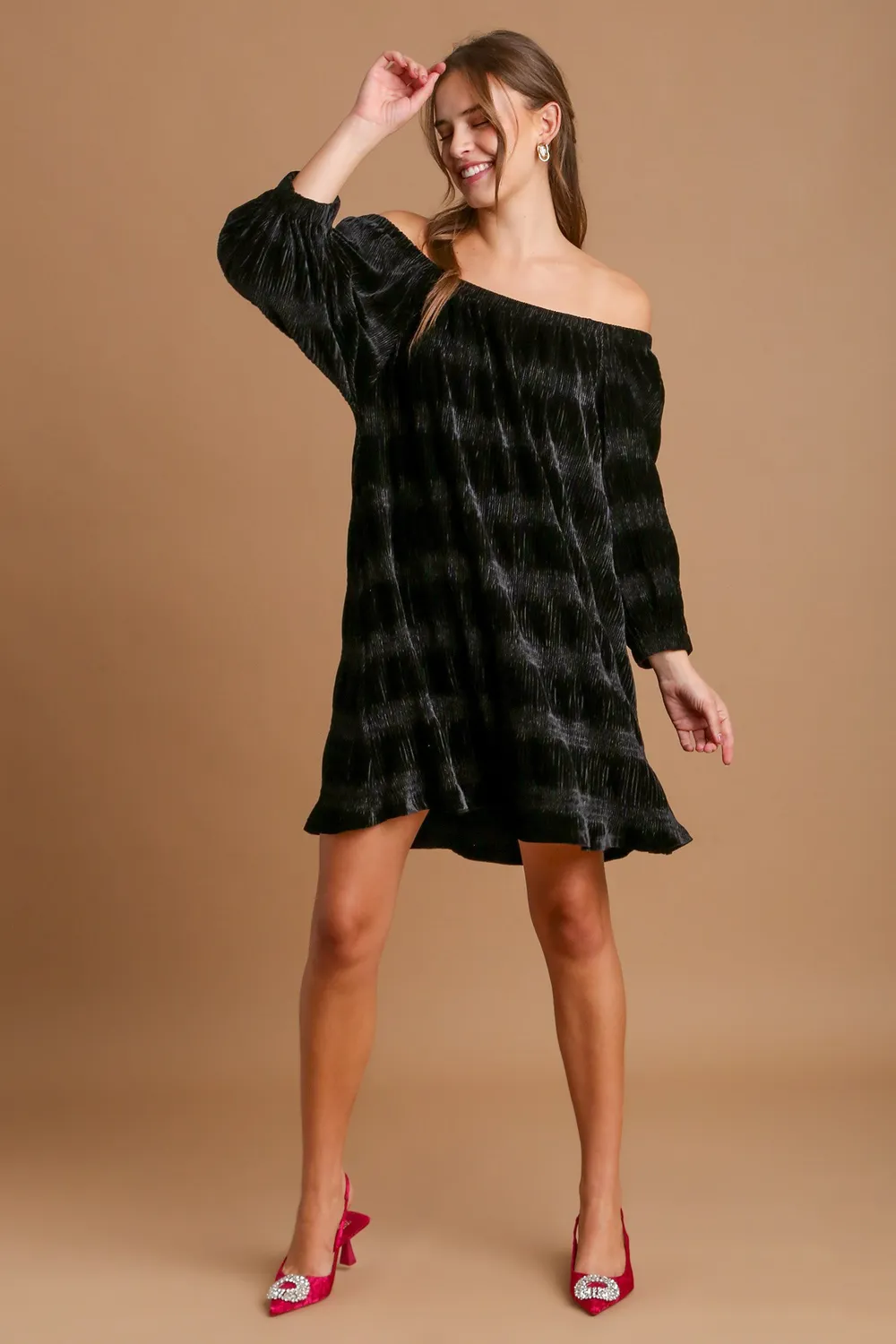 Off-Shoulder-Balloon-Sleeve-Velvet-Mini-Dress-Black-4